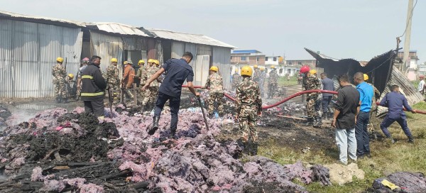 कपास प्रशोधन उद्योगमा आगलागी हुँदा लाखौँको क्षति    