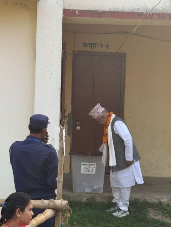 पूर्वप्रधानमन्त्री नेपालद्वारा मतदान    