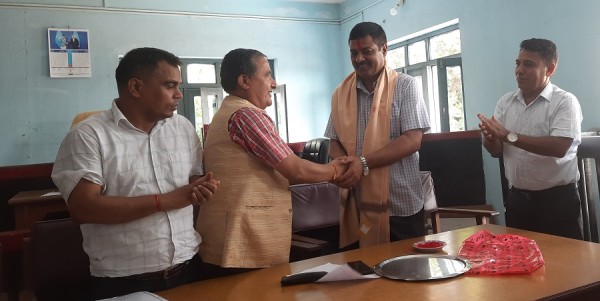 धेरै मुद्दा फछ्र्याैट गर्ने न्यायाधीश घिमिरे सम्मानित   