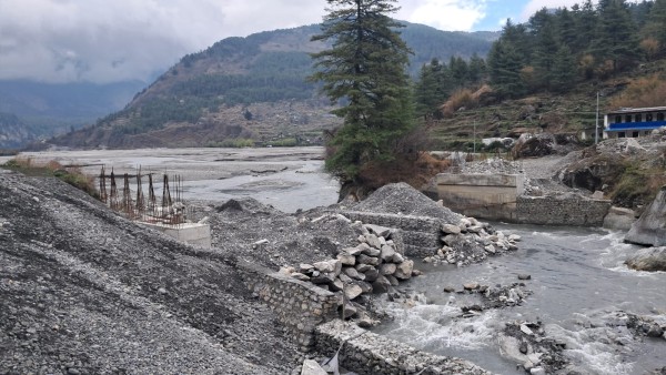 मुस्ताङको (लेते-धम्पु) पुल निर्माणमा ढिलासुस्ती   