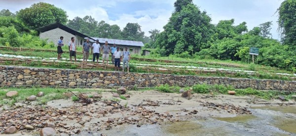 जैविक तटबन्धले जोगायो विद्यालय   