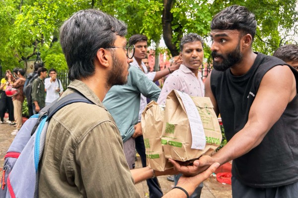 ‘कक्रोच आन्दोलन’ले भारतमा मोदी सरकारमाथि दबाब बढायो