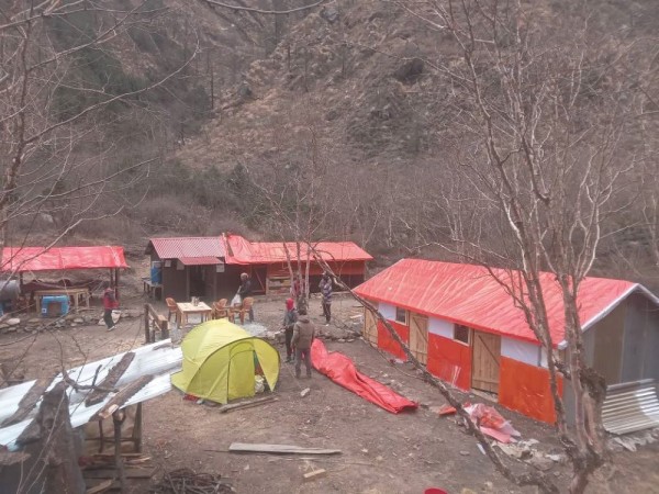 बन्दोबस्तीका सामान बोकेर पदयात्रामा जानुपर्ने समस्या अन्त्य        
