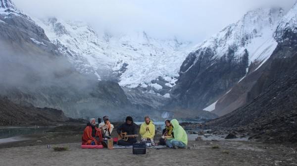 अन्नपूर्ण हिमालको आधार शिविरमा गुञ्जियो ‘फ्रान्सेली सङ्गीत’   