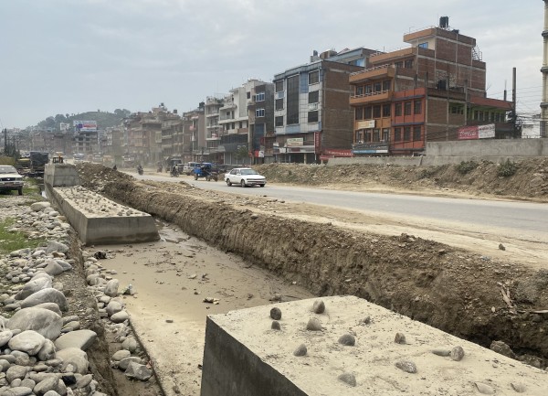 साँगा-धुलिखेल सडकको पुलबजार खण्डमा स्तरोन्नति शुरु        