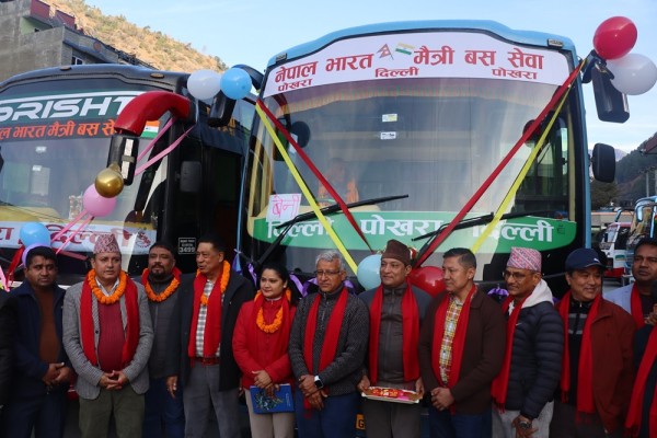अब बेनीदेखि दिल्लीसम्म बसमा सरर   