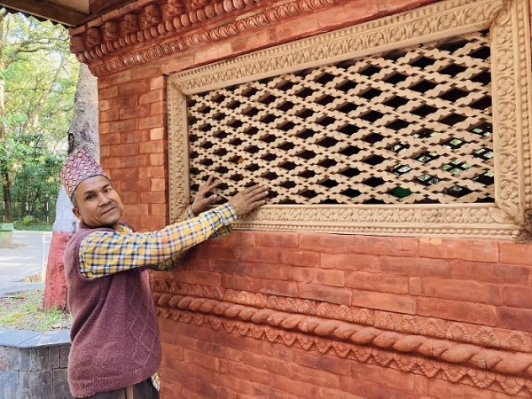 काष्ठकलामा सिपालु भीमबहादुर   