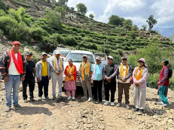 हुम्लाको स्याँडामा पहिलो पटक गाडी पुग्दा स्थानीयमा खुसियाली   