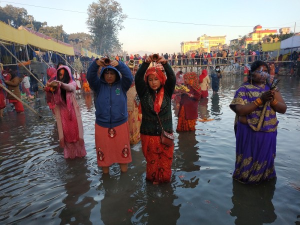 सूर्यको पूजा-आराधाना गरी छठ पर्व उल्लासपूर्वक मनाइँदै