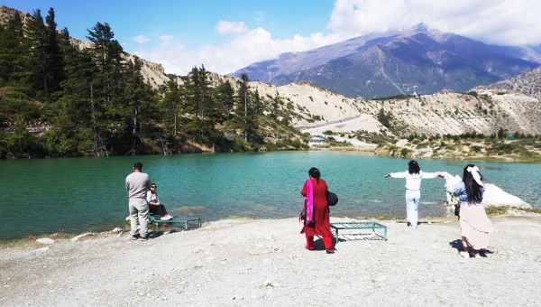 पर्यटक लोभ्याउने मुस्ताङको ‘ढुम्बाताल’   