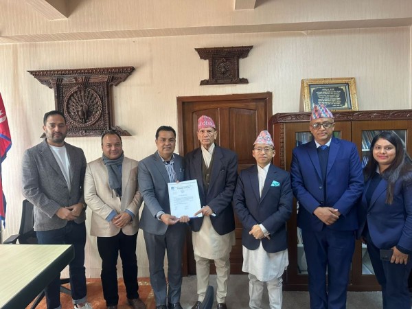 परराष्ट्रमन्त्री शर्मासँग गैरआवासीय नेपाली संघको भेट        