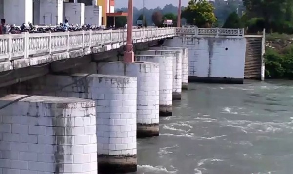 गण्डक नहरमा अतिक्रमण हुँदा किसान समस्यामा