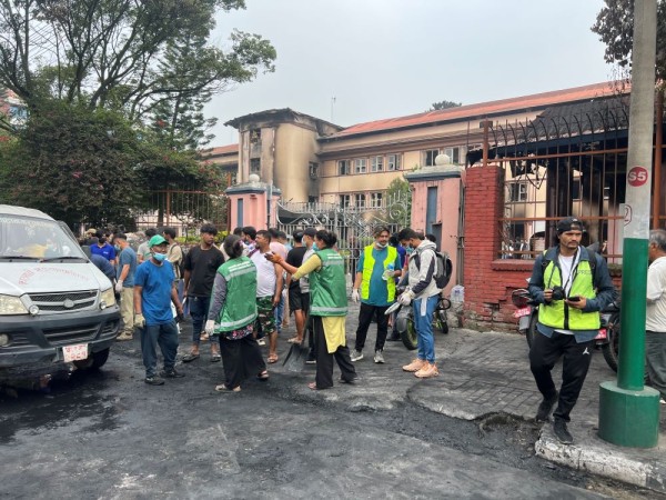 सरसफाइमा जुट्यो जेनजी समूह    