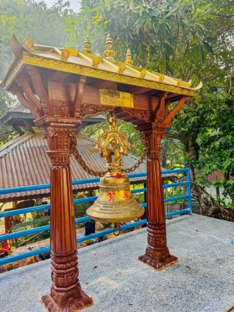 मनकामना धाममा २१६ किलोको घण्टी चढाइयो        