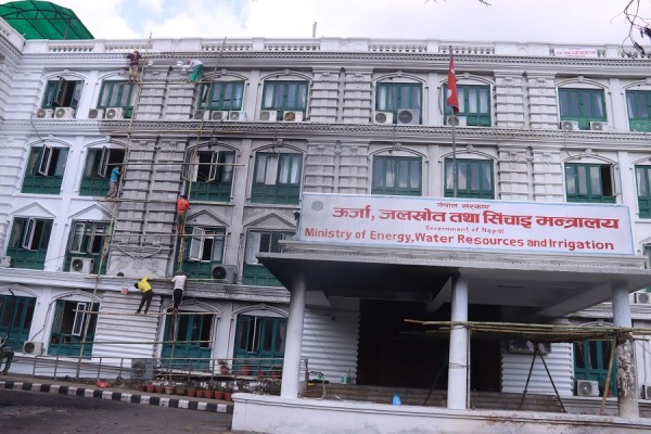 सिंहदरबारमा मर्मत र रङरोगन धमाधम   