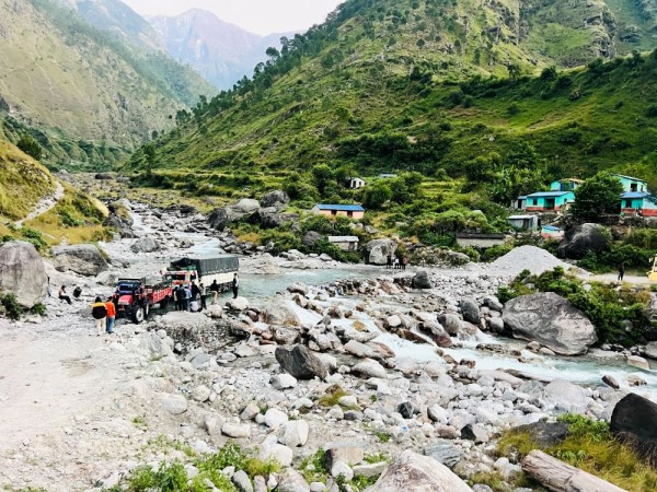 भेरी नदीमा छ पुलको काम अझै अलपत्र