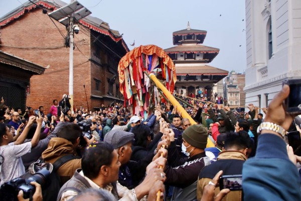 वसन्तपुरमा चिर ठड्याइयो, होली पर्व शुरू    