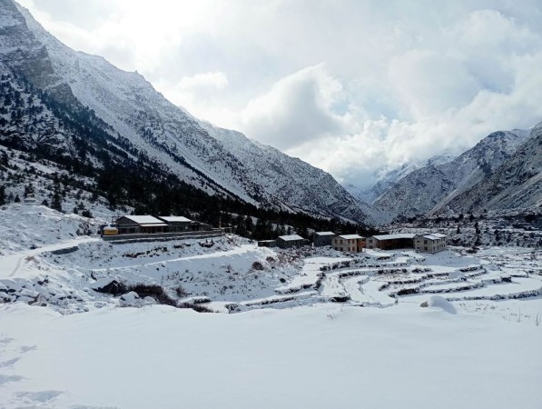 हुम्लामा भारी हिमपात हुँदा किसानमा खुसियाली    