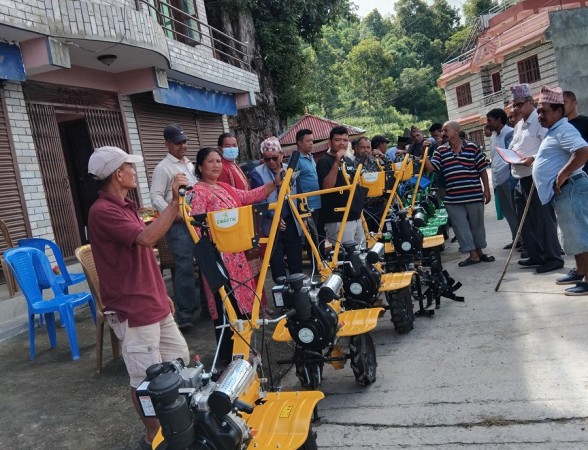 किसानलाई प्रविधिमैत्री बनाउन अनुदानमा हाते ट्र्याक्टर   