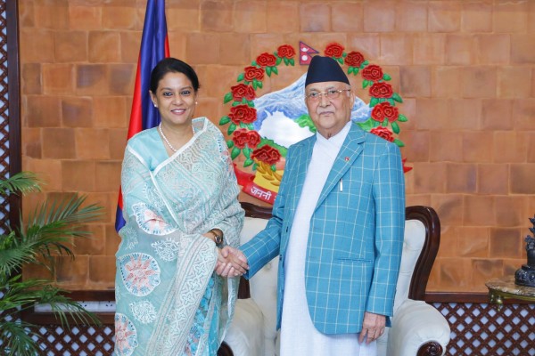 प्रधानमन्त्रीसँग बङ्गलादेशका मन्त्री हसनको शिष्टाचार भेट