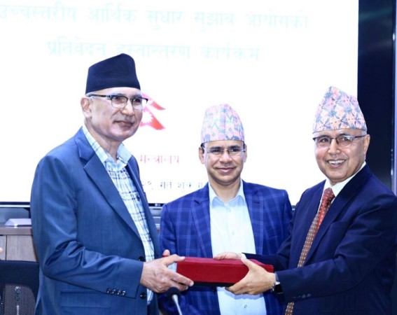 लगानीको वातावरण बनाउन र उत्पादनको लागत घटाउन उच्चस्तरीय आयोगको सुझाव        