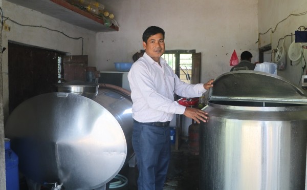 दूध बिक्रीबाट वार्षिक १३ लाख आम्दानी   