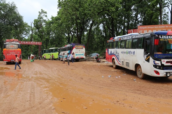 दाउन्ने-दुम्कीवास सडकको वैकल्पिक मार्ग पनि अवरुद्ध     