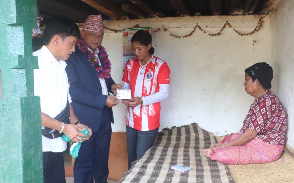 ममतालाई घरमै पुगेर दिइयो नागरिकता   