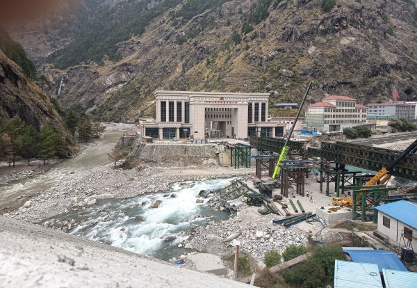 पाँच महिनादेखि केरुङ नाका बन्द हुँदा चीनबाट सामान आयातमा समस्या        