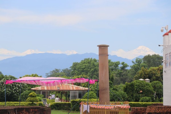 लुम्बिनीमा हिमशृङ्खलाका मनोरम दृश्यले पर्यटकलाई लोभ्यायो