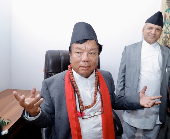 नयाँ शिक्षामन्त्रीसँगै केशरमहलमा देखिएको फरक दृष्य   