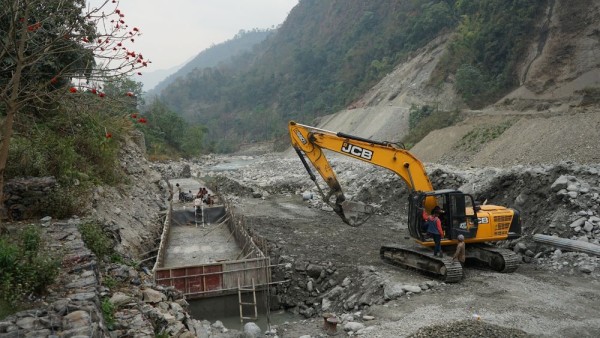म्याग्दी र कालीगण्डकी नदीको कटान रोक्न ग्याबियन पर्खाल निर्माण        