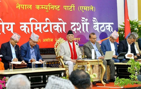 राष्ट्रिय स्वाभिमानका साथ देशको शिर माथि उठाउनुपर्छ : ओली        