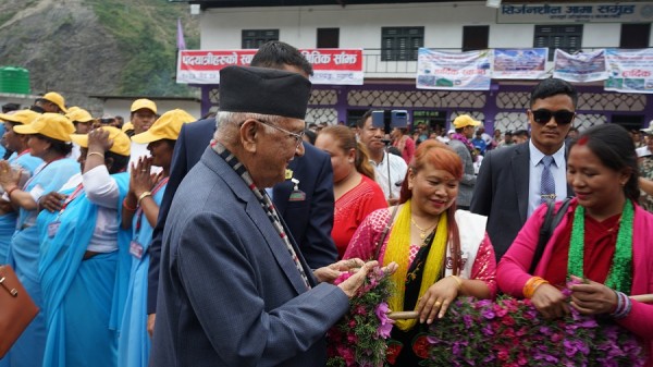 प्रधानमन्त्री ओली नारच्याङमा   