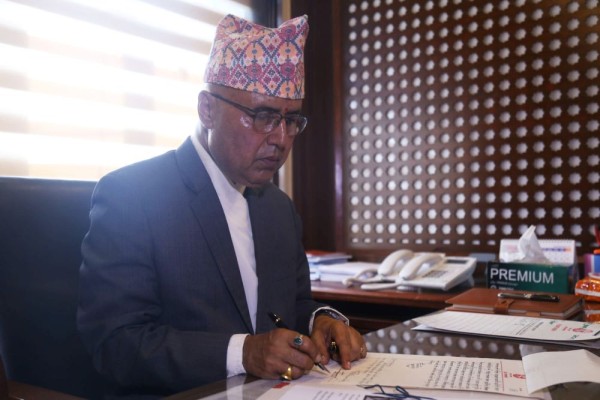 आयोजना कटौती गरी एक खर्ब स्रोत जुटाउन सकिन्छ : अर्थमन्त्री खनाल        