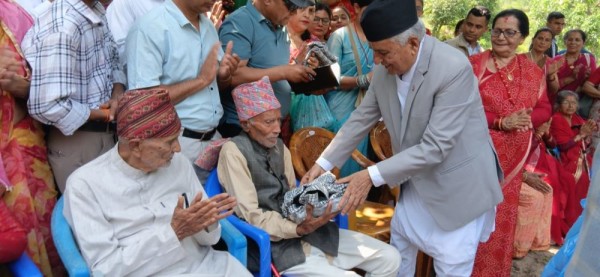 राष्ट्रपति पौडेलद्वारा ज्येष्ठ नागरिकलाई सम्मान        