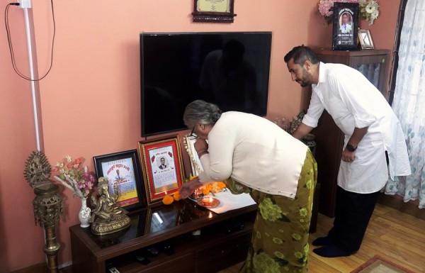 प्रधानमन्त्री कार्कीद्वारा सहिद परिवारसँग भेट   