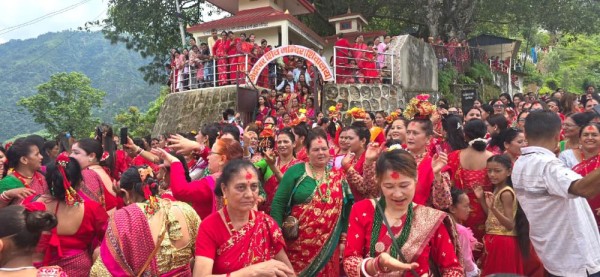 फेरिँदै तीज मनाउने शैली        