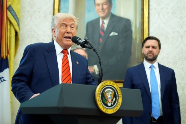 गाजामा हमासद्वारा बन्धक बनाइएका २१ जना मात्रै जीवित रहेको विश्वास गरिएको ट्रम्पको भनाइ        