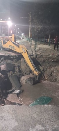 बबरमहलमा फुटेको खानेपानीको पाइप मर्मत थालियो        