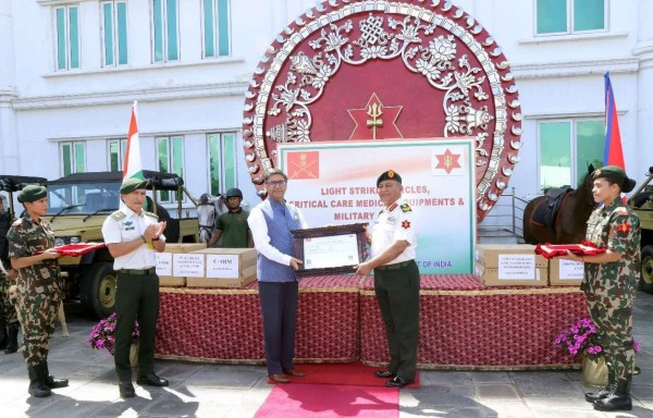 नेपाली सेनालाई भारतको उपहार- ६ वटा गाडी , पाँच वटा घोडा र दुई वटा कुकर