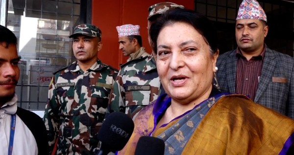 पूर्वराष्ट्रपति भण्डारीद्वारा मतदान    