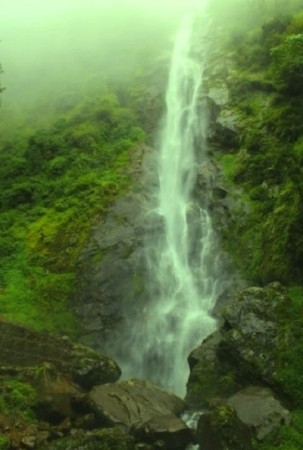 आकर्षक पर्यटकीय गन्तव्य बन्दै खार्तम्छाको ‘छाँगे झरना’   