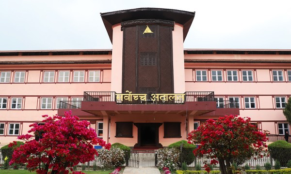 संवैधानिक आयोगका ५२ जना पदाधिकारीविरुद्ध परेको रिट खारेज   