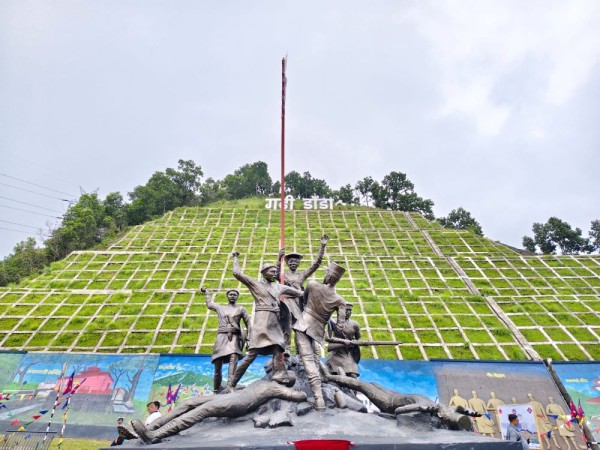 सिन्धुलीगढीको झल्को गढीडाँडामा        