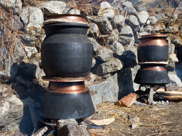 घरेलु मदिरालाई ‘ब्राण्डिङ’ र बजारीकरण गर्दै गण्डकी सरकार        