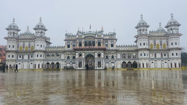 यस वर्ष को बन्लान् महामूर्ख ?