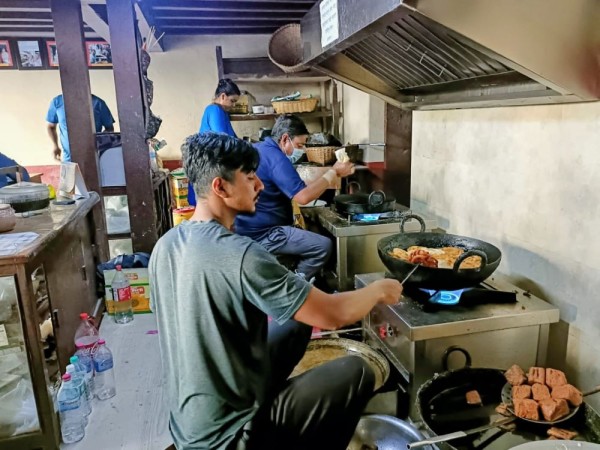 एकसय वर्ष पुरानो भुत्तेको जेरी पसल        