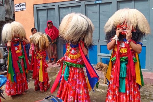 युवाको सक्रियतामा परम्परागत लाखे नाच सुरु   