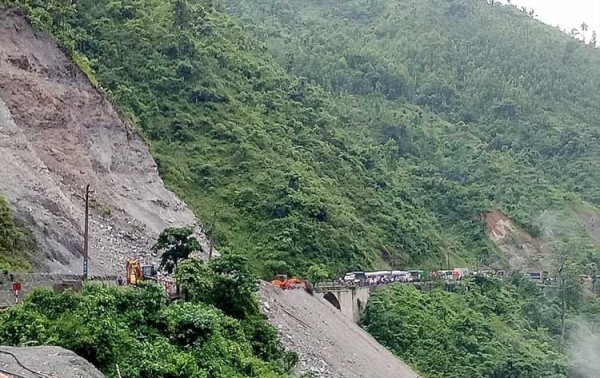 वर्षाका कारण देशभरका ११ वटा राजमार्ग पूर्ण रुपमा अवरुद्ध    